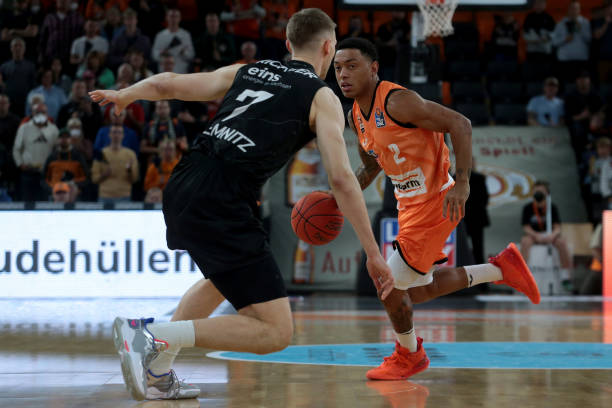 自全队对战 自全队对战